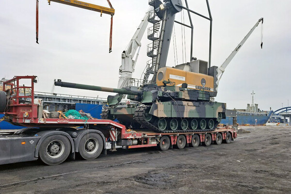 ▲폴란드 그드니아 항구에 도착한 폴란드 K2 전차. ⓒ현대로템