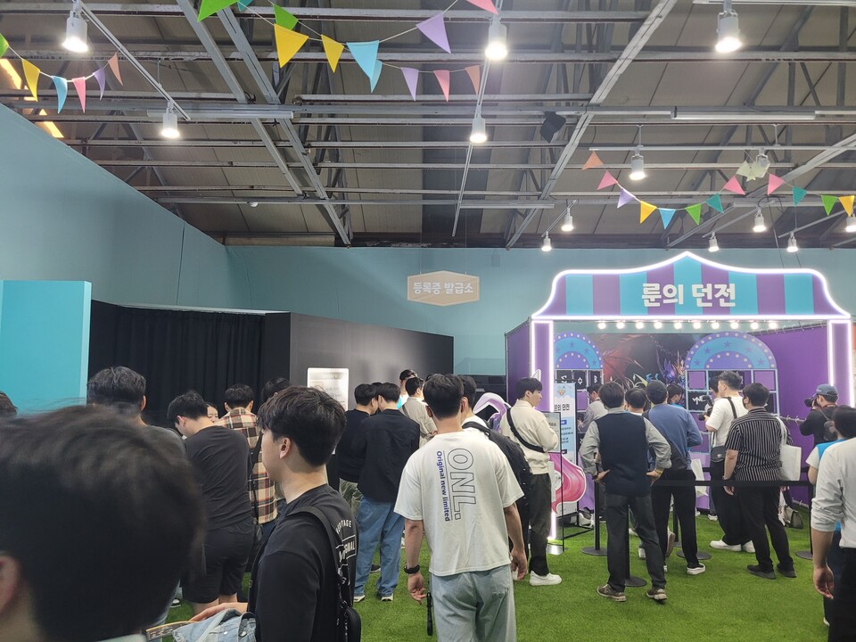 ▲입구에 들어서자 여러 이벤트 공간이 꾸며져 있었다. ⓒ선호균 기자