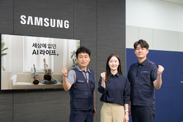 ▲삼성전자서비스·삼성전자판매·삼성전자로지텍 직원들이 삼성스토어 대치점에서 여름 에어컨 성수기를 맞아 고객 편의성 향상을 위한 역량 강화를 다짐하고 있다. ⓒ삼성전자