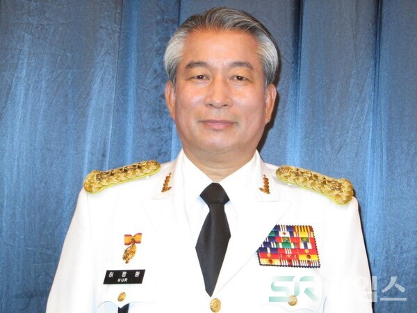 ▲국군 기무사령관 시절 군 예복을 입고 행사 주관하는 허평환 장군 ⓒSR타임스