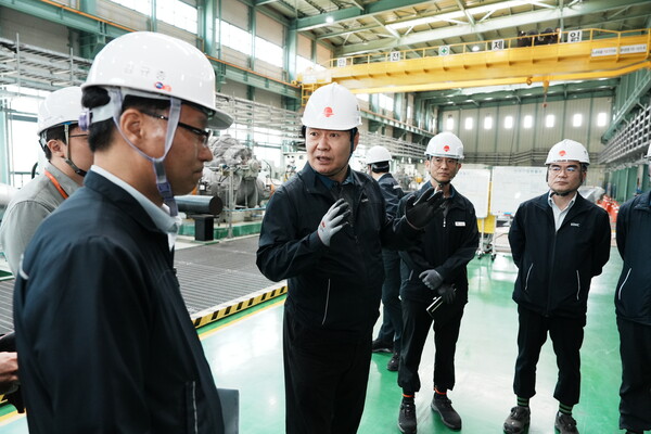 ▲정용기 한난 사장이 9일 파주지사 현장을 찾아 안전점검을 하고 있다. ⓒ한국지역난방공사