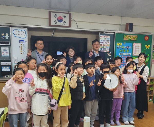 ▲어린이들의 화이팅 ⓒ인추협