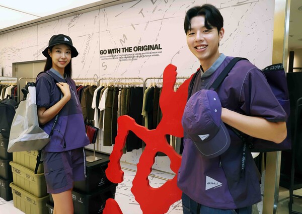 ▲강남점 그라미치 팝업에서 주요 상품을 소개하는 모습. ⓒ신세계백화점