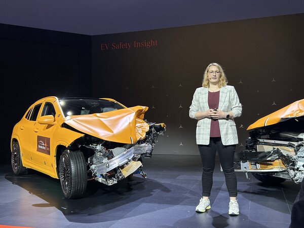 ▲율리아 힌너스(Julia Hinners) 충돌 안전 엔지니어가 22일 동대문디자인플라자에서 개최한 '전기차 안전 인사이트 발표 행사'에서 발표하고 있다. ⓒ윤서연 기자