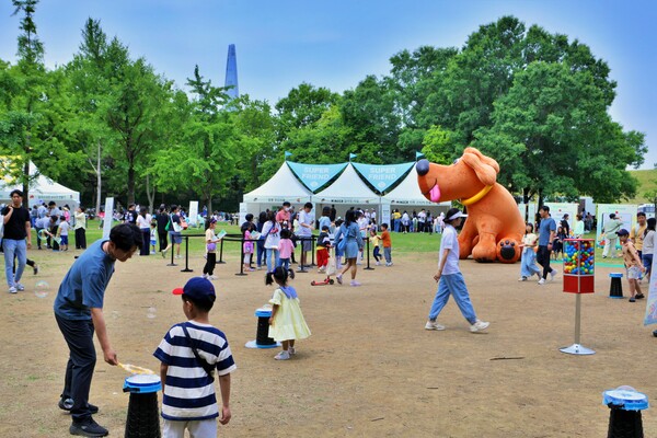 ▲제42회 롯데 어린이 환경 미술대회 행사 진행 모습. ⓒ롯데백화점