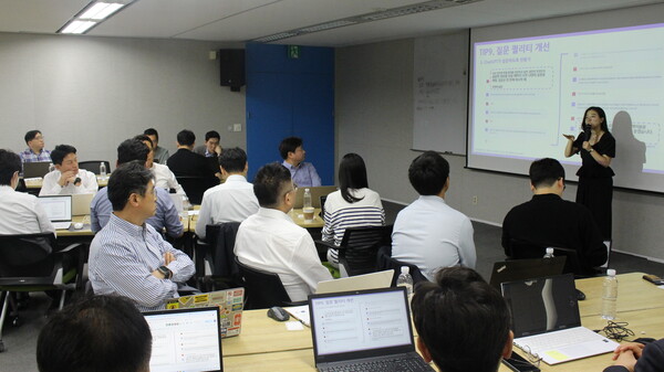 ▲태광그룹 경영협의회 임직원들이 `업무효율 제고를 위한 챗GPT 활용`을 주제로 열린 특강을 듣고 있다 ⓒ 태광그룹