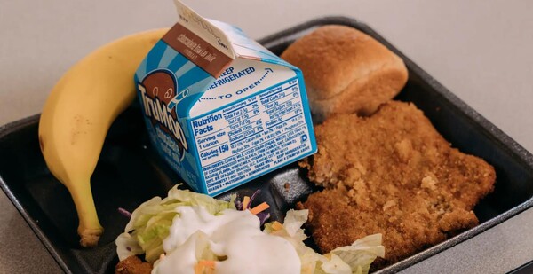 ▲ 미국 서부 몬태나 주 뷰트의 웨스트 초등학교의 아침 급식 메뉴 ⓒ NYT 홈페이지 캡쳐