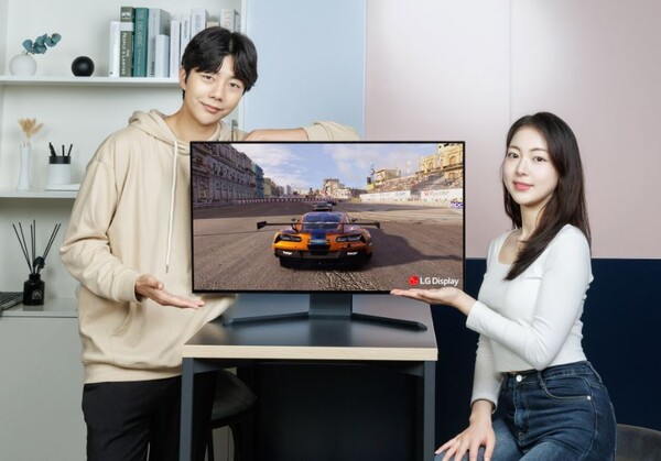 ▲LG 31.5인치 게이밍 OLED 패널. ⓒLG디스플레이