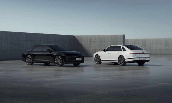 ▲‘블랙 익스테리어 패키지’가 적용된 2025 그랜저의 외장. ⓒ현대자동차