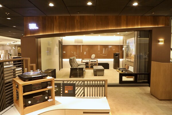 ▲롯데백화점 잠실점 청음실 전경. ⓒ롯데쇼핑