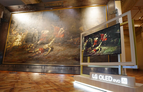 ▲필리핀 국가문화재인 '스폴리아리움(SPOLIARIUM)'과 'LG 올레드 에보'로 원작을 생생하게 구현한 작품. ⓒLG전자
