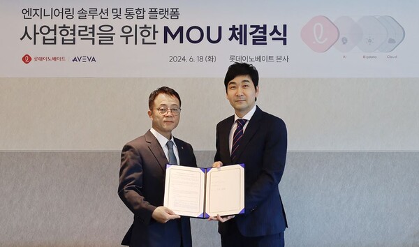 ▲고두영 롯데이노베이트 대표(왼쪽)와 김상건 아비바코리아 대표가 협약식에서 사진을 찍고 있다. ⓒ롯데이노베이트