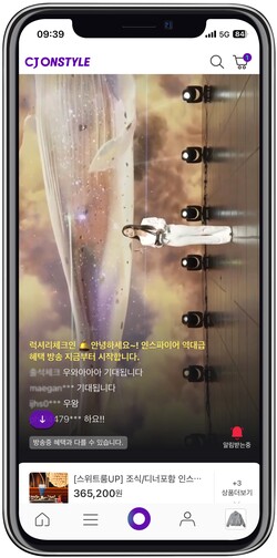 ▲CJ ENM VP스테이지에서 진행한 국내 최초 버추얼 가로형 모바일 라방 화면. ⓒCJ온스타일