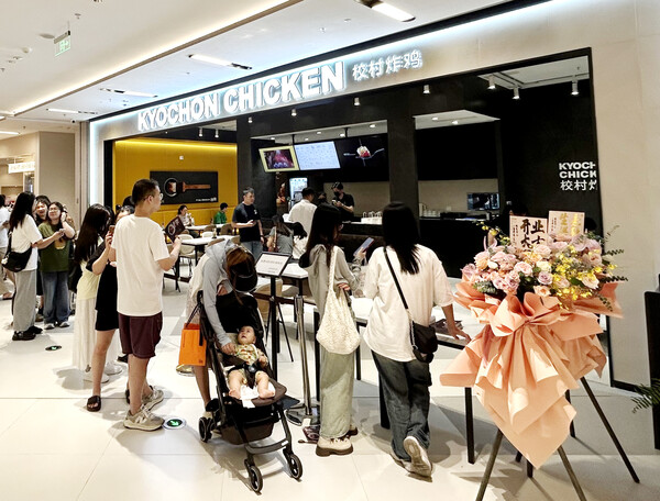 ▲중국 항저우 3호점 교촌치킨 진샤롱후티엔지에점. ⓒ교촌