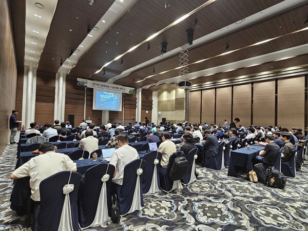 ▲지난 19일 ‘2024 한국자동차공학회 춘계학술대회’에서 열린 ‘전기차 화재 대응 기술 개발 세미나’ 현장 모습. ⓒ한국자동차공학회