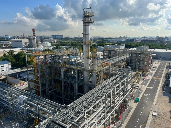 ▲DL이앤씨 싱가포르 카리플렉스 라텍스 공장. ⓒDL이앤씨