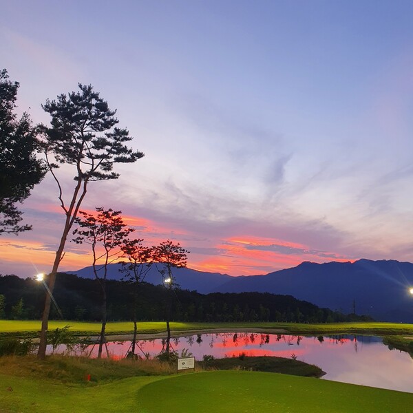 ▲포천 라싸골프클럽이 이달부터 반려견 동반 라운딩 ‘펫 프렌들리’를 시행한다. ⓒKCC오토그룹