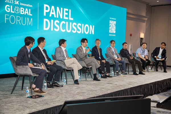 ▲2023년 글로벌 포럼에 참석한 패널들이 토론을 진행하고 있다. ⓒSK이노베이션