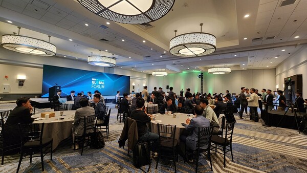 ▲2023년 글로벌 포럼 참석자들이 의견을 나누고 있다. ⓒSK이노베이션