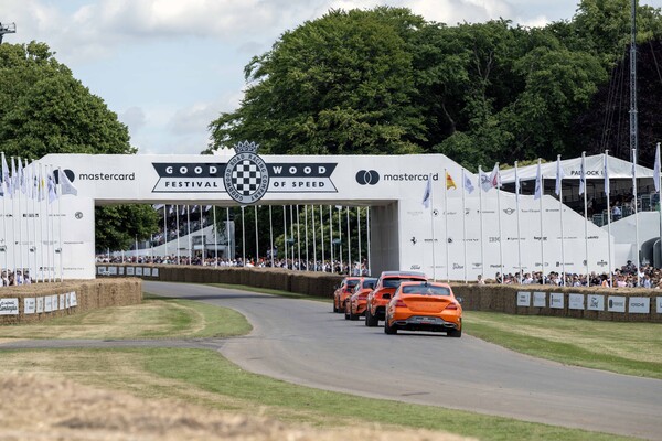 ▲제네시스는 11일(현지시간) 영국 웨스트서식스주에서 열린 ‘2024 굿우드 페스티벌 오브 스피드’에서 고성능 주행 능력을 선보였다. ⓒ제네시스