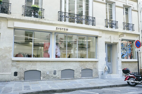 ▲시스템 파리 플래그십스토어 전경. ⓒ현대백화점그룹