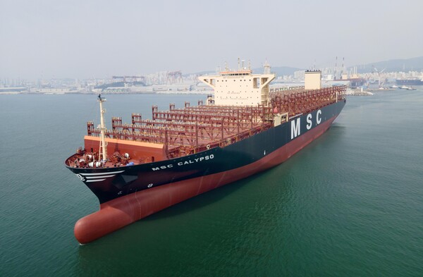 ▲HD한국조선해양이 2023년 인도한 초대형 컨테이너선 시운전 모습. ⓒHD현대