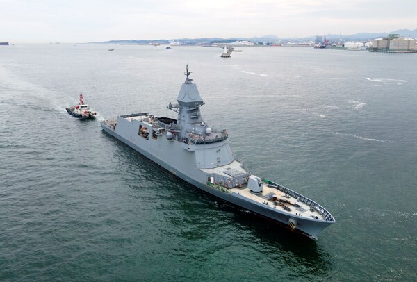 ▲HD현대중공업이 건조해 2024년 말 해군에 인도 예정인 차세대 호위함(울산급 Batch-Ⅲ) 선도함 ‘충남함’ 시운전 모습. ⓒHD현대