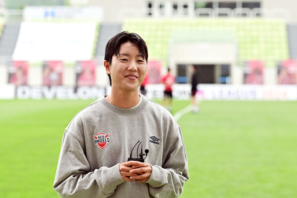 ▲2021년 현대제철 레드엔젤스에 입단해 활약을 펼친 손화연 선수가 스웨덴 여자축구 1부리그 ‘다말스벤스칸(Damallsvenskan)’ 소속팀 ‘아이코 포트볼(AIK Fotboll)’로 이적했다. ⓒ현대제철