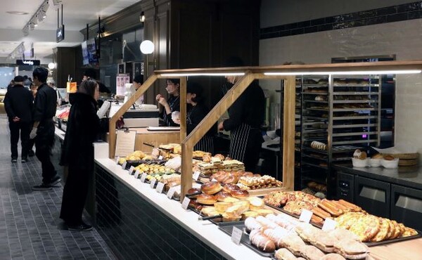 ▲ 대기업 프랜차이즈 빵집으로부터 동네 상권을 보호하는 제과점업 상생협약이 5년 더 연장된다.