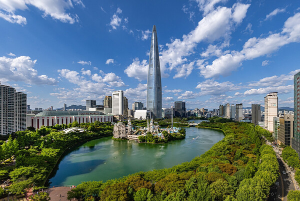 ▲지속가능한 건물을 추구하는 롯데월드타워. ⓒ롯데물산