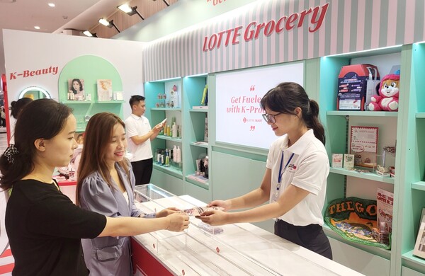 ▲롯데몰 웨스트레이크 하노이 특별 행사장을 찾은 고객들. ⓒ롯데