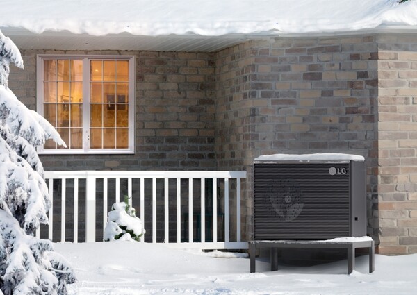 ▲ LG전자 공기 열원 히트펌프 '써마브이 R290 모노블럭'. ⓒ LG전자