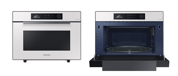 ▲삼성전자가 포스코와 공동 개발해 재활용 소재 함유율을 높인 법랑용 강판이 제품 내부 소재로 사용되고 있는 모습. ⓒ삼성전자