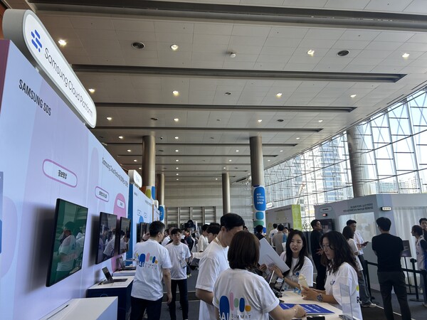 ▲3일 서울 코엑스에서 진행된 '리얼 서밋 2024'에서 삼성SDS의 솔루션 파트너사 및 자회사(멀티캠퍼스, 미라콤아이앤씨, 에스코어, 시큐아이, 엠로)의 전시부스가 마련됐다. ⓒ윤서연 기자