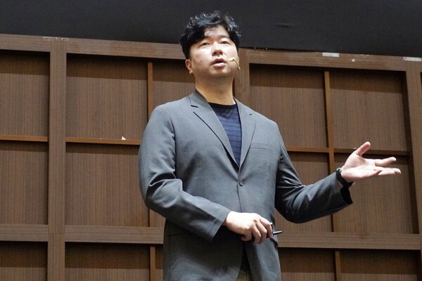 ▲지난 3일 글로벌 오픈소스 전시회인 'OCP APAC 서밋'에서 파두 박상현 전략마케팅팀 전무가 기조연설을 진행하고 있다. ⓒ파두