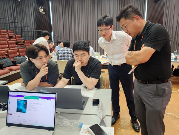 ▲호반그룹이 협력사와 교육 프로그램 호반리더스아카데미를 진행하고 있다. ⓒ호반그룹