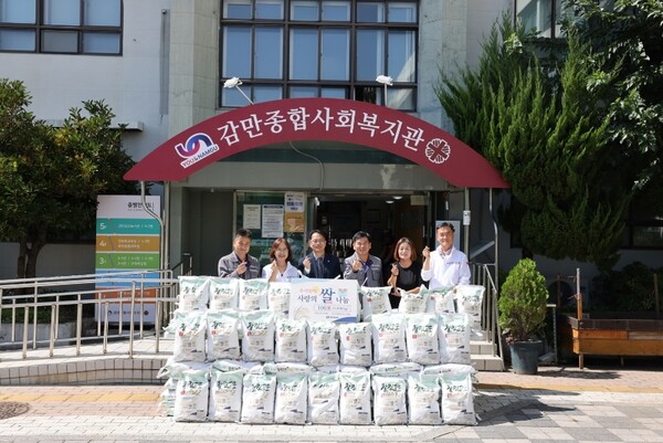 ▲동국제강그룹 동국제강·동국씨엠·인터지스가 추석 명절을 앞두고 사업장 인근 지역 주민에게 생활지원금·선물 등을 전했다. ⓒ 동국제강그룹