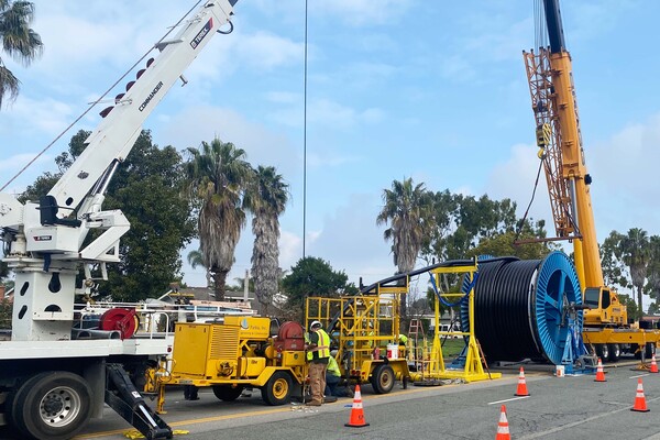 ▲대한전선이 미국에서 케이블 포설을 하고 있다. ⓒ대한전선
