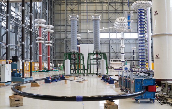 ▲대한전선이 한전전력연구원 고창전력시험센터에서 전압형 HVDC 케이블 인증 시험을 완료했다. ⓒ대한전선