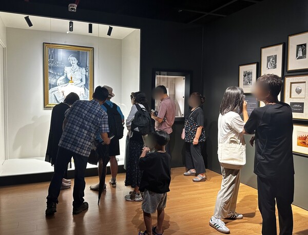 ▲이랜드뮤지엄, 익산 보석박물관 기획전시실에서 선보이는 퀸즈 컬렉션 전시. ⓒ이랜드