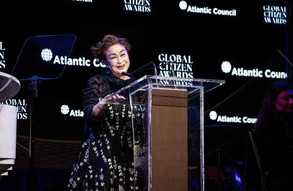 ▲이미경 CJ그룹 부회장이 9월 23일(현지 시각) 미국 뉴욕에서 세계시민상을 수상ⓒCJ ENM