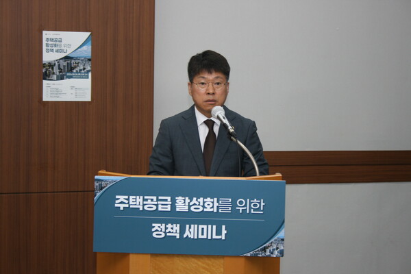 ▲26일 진현환 국토교통부 1차관이 주택공급 활성화를 위한 정책 세미나에서 개회사를 하고있다. ⓒ주택산업연구원