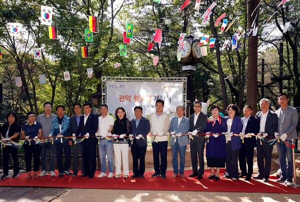 ▲ KB증권은 지난달 30일 관악산 신림계곡 산책로에 ‘깨비증권 그린로드’를 개장했다고 4일 밝혔다. ⓒ KB증권