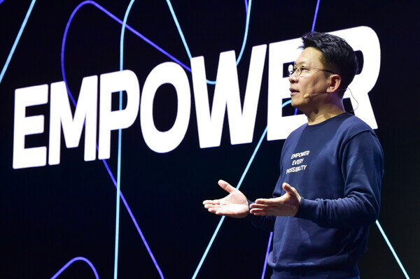 ▲김동명 LG에너지솔루션 사장이 4대 중장기 전략을 발표하고 있다. ⓒLG에너지솔루션