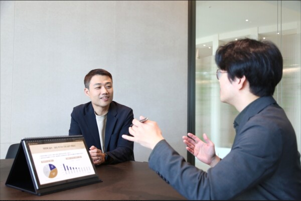 ▲신한투자증권은 투자자들의 성공적인 투자 경험을 지원하기 위해 ‘투자 원칙’을 담은 탁상용 콘텐츠를 제작해 전국 영업점에 비치했다고 8일 밝혔다. ⓒ 신한투자증권