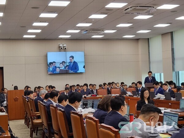 ▲8일 국회의사당 5층에 위치한 산자위에서 국감이 진행되는 모습. ⓒ최나리 기자