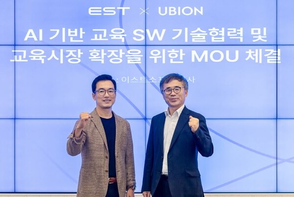 ▲정상원 이스트소프트 대표(왼쪽)와 임채환 유비온 대표가 업무협약 기념사진을 찍고 있다. ⓒ이스트소프트