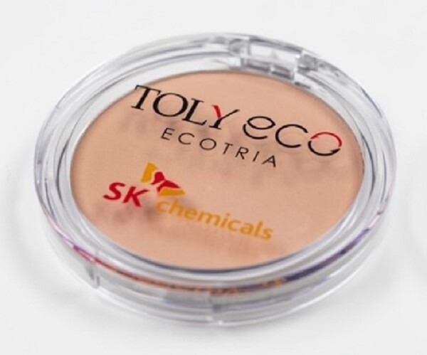 ▲SK케미칼 ECOTRIA CLARO가 적용된 Toly의 콤팩트 케이스. ⓒSK케미칼