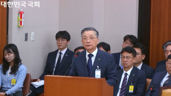 ▲이한준 한국토지주택공사(LH) 사장이 10일 국토교통위원회 국정감사에서 발언하고 있다. ⓒ국회의사중계