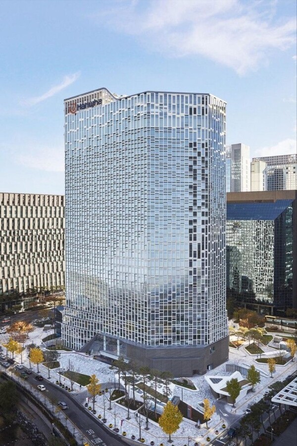 ▲한화그룹이 싱가포르 부유식 해양 설비 전문 제조업체인 ‘다이나맥 홀딩스’(Dyna-Mac Holdings Ltd. 이하 다이나맥) 지분에 대한 공개 매수 가격을 S$0.67(싱가포르달러)로 인상하기로 했다. ⓒ 한화